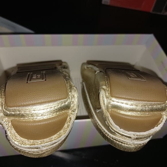 Stride Rite, 1M, Gold Slip on shoes, hard to find - Picture 4 of 7